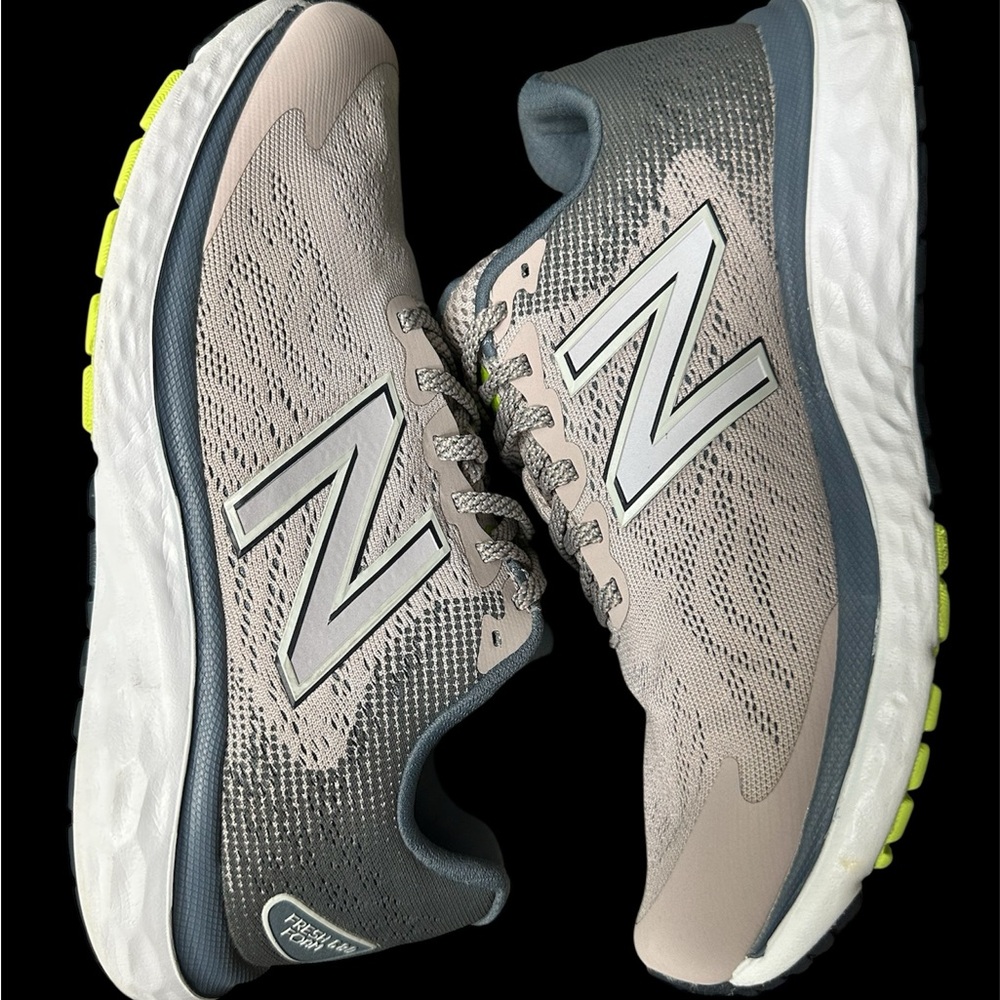 New Balance Women’s Gray and Tan Athletic Shoes 8.5